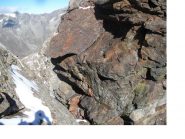 Il netto in taglio della cresta sud..di qui si puo' solo scendere in doppia..