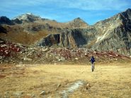 Rocca Marchisa sullo sfondo