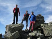 Franco, Stefano e Mauro all'ometto posto sullo strapiombo est della cima