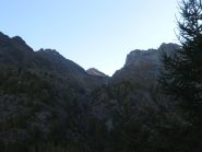 il bivacco e' esattamente a centro foto