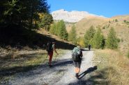 salendo nella Combe des Agnelieres, con la Grande Seolane sullo sfondo (6-10-2012)