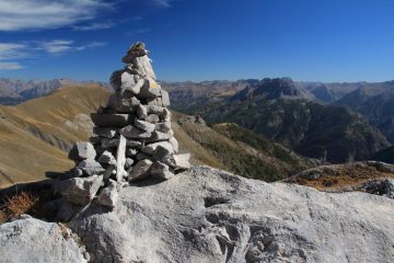 un grande ometto, utile riferimento nella prima parte del vallone sospeso (6-10-2012)