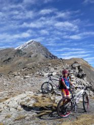 Al colle. Tersiva sulla sfondo