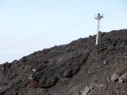 05 - impianti da sci nuovi, ed altri vecchi distrutti dalle colate laviche