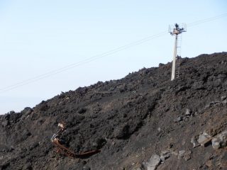 05 - impianti da sci nuovi, ed altri vecchi distrutti dalle colate laviche