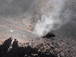 27 - crateri del 2002 ancora fumanti