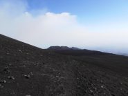 23 - scenario ricoperto da sabbia nera dai crateri sommitali verso i crateri del 2002