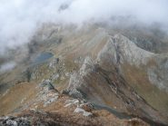 Verso il lago Santanel con la dorsale di discesa in primo piano verso sx