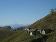 La vista spazia fino al Monviso