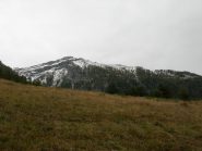 dai primi prati guardano verso la cima