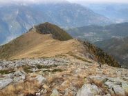 Il bel percorso di cresta visto dalla dorsale