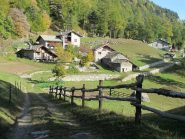 I balconi di Praz Ussel con i gerani ancora fioriti