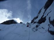 ultima lunghezza che guardando la relazione non invoglia a salire visto il teschio disegnato e i blocchi sciolti sui quali bisogna scalare alla fine