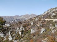 il lungo traverso in direzione colle del Besso ed in secondo piano l'Aquila