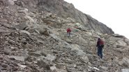 salendo lungo le rampe detritiche del versante SO della Tete de Courbe (21-10-2012)
