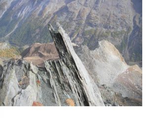 Uno scorcio caratteristico della cresta di salita..