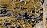 Si attraversa sul ponte,oppure un facile guado più a monte