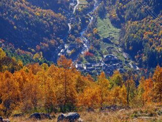 Veduta su Noasca salendo al Gran Piano