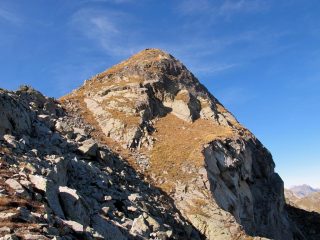 La bellissima Cima Prel con la pietraia lato Vallone di Brenve