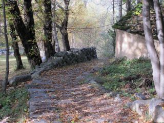 Tratto di mulattiera E1 nei pressi della chiesetta di S.Bernardo