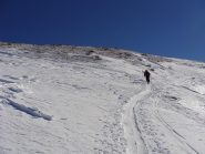 vicino alla punta il vento ha portato via tanta neve
