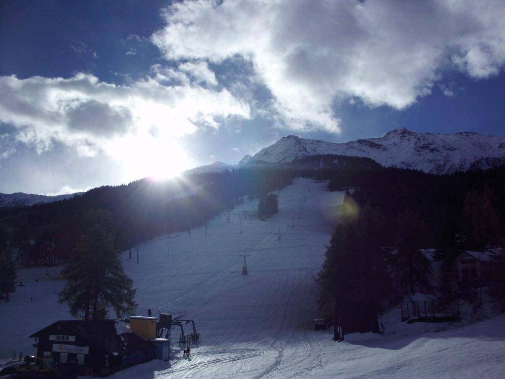 La meta vista dalla partenza (e' la punta sopra la pista)
