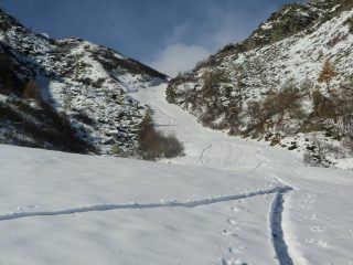Il bel corridoio verso il colletto Crestàs-Tumlet