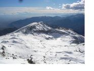 Il Gias Vej con in basso l'ormai ghiacciato lago di Monastero..