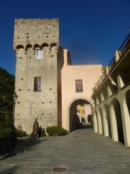 ingresso a Zuccarello 