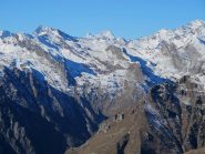 In fondo al centro la Grivola, a sx la Torre Lavina e a dx la Rosa dei Banchi