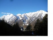 La Frappier con la nuvoletta..e a dx la Vergia, salendo al lago d'Envie.