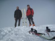 in cima nella nebbia