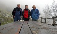 Autoscatto alla baita con tavola all'aperto