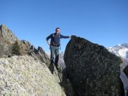 Franco appoggia la mano sul Mont Bellin