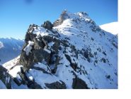 Il tratto di cresta tra i due colli..nasconde qualche insidia..