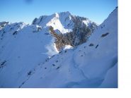 Qui a nord c'e' molta piu neve..si vede la Lunella dietro la Gr.Uja