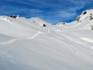 Il bel valloncello percorso, in fondo a sx la punta