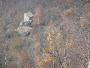 Zommata sul campo base durante la salita del roccioso rilievo