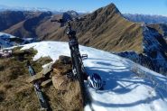 In vetta con di Fronte il Pizzo di Gino 2245m