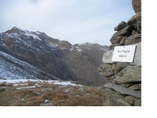 Il Mombarone e a dx in basso il Truc del Buscajun..dal Bric Paglie