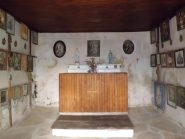 Interno della chiesetta Monaviel
