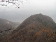 l'ultima elevazione della cresta sotto il deiro nero