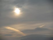 Il sole inizia a bucare la coltre di nubi