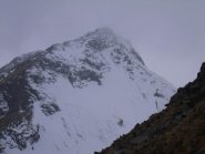 in discesa uno sguardo al Fallere col tempo in peggioramento....