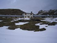 l'arrivo all'alpe con qualche nevaio da attraversare...