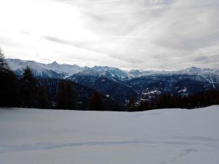 panorama verso i monti della luna