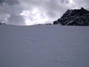 qualche curva, scendendo dal Viso Mozzo, con il vViso che fa la guardia..  