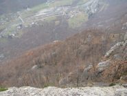 In basso la borgata Roncore dal Bric di Scialva
