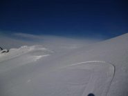 frattura del manto nevoso in prossimità della cresta a sx dell'anticima