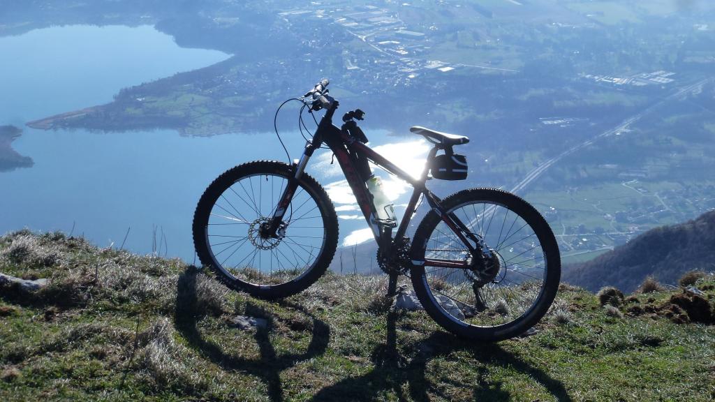 Tuffo di 1000m sul lago d'Annone